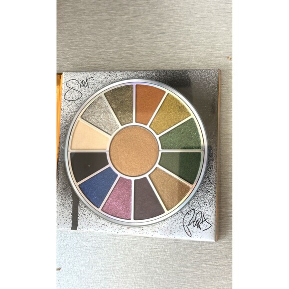 MILANI x Salt-N-Pepa Very Necessary Eyeshadow Pallet 12 Shades & Lip Kit Shoop - Picture 6 of 6